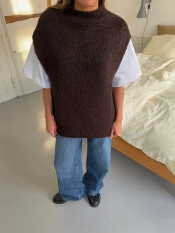 Kahula strikvest med t-shirt - Brun/hvid