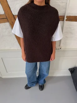 Kahula strikvest med t-shirt - Brun/hvid