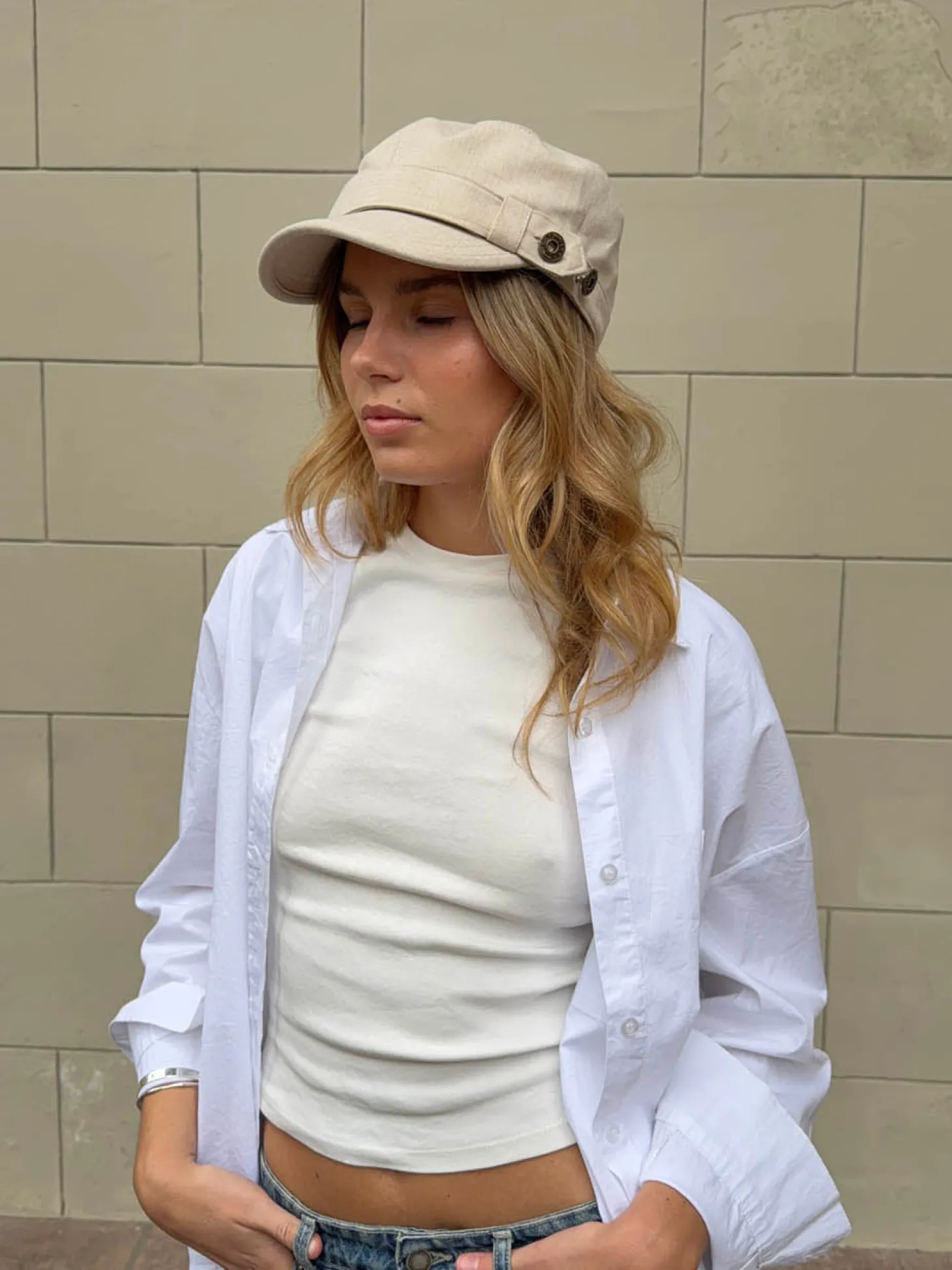 Kammi kasket med detaljer - Lys beige