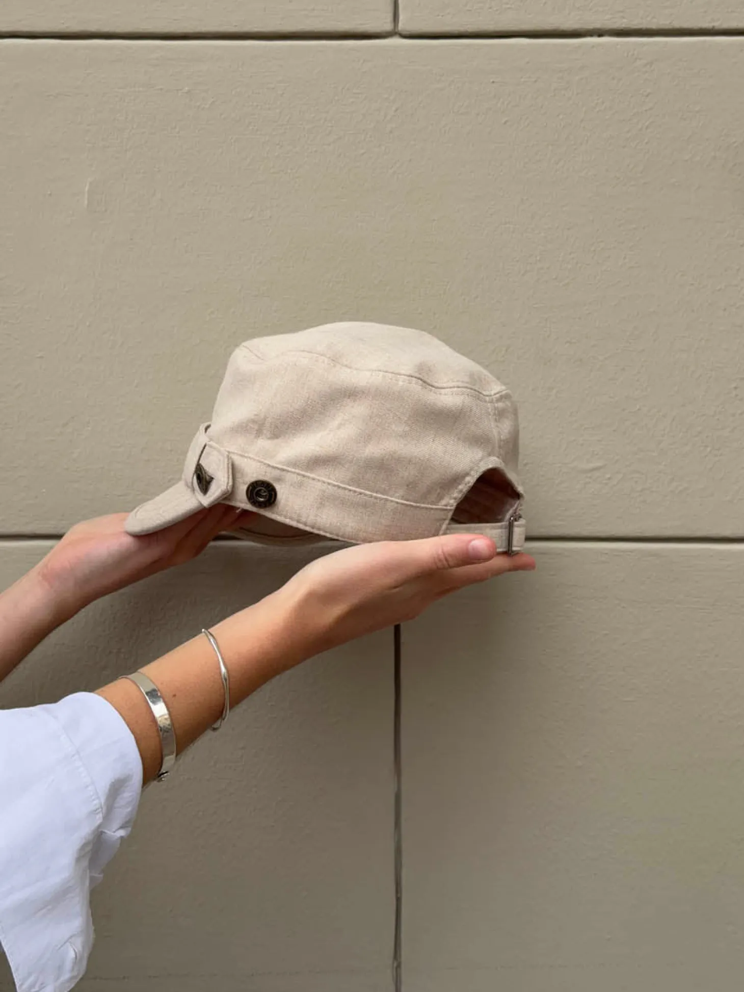 Kammi kasket med detaljer - Lys beige
