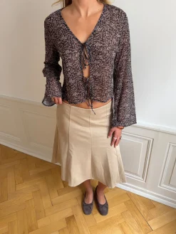 Kara bluse med bindebånd - Brun
