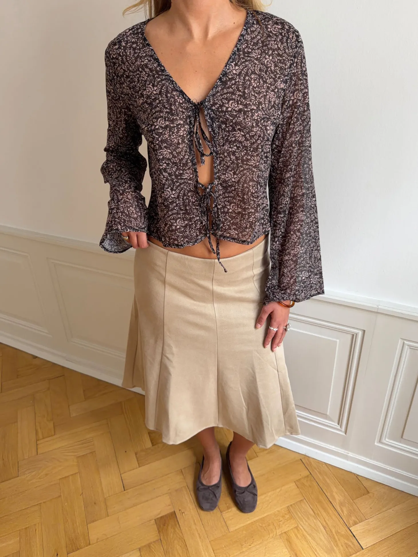 Kara bluse med bindebånd - Brun