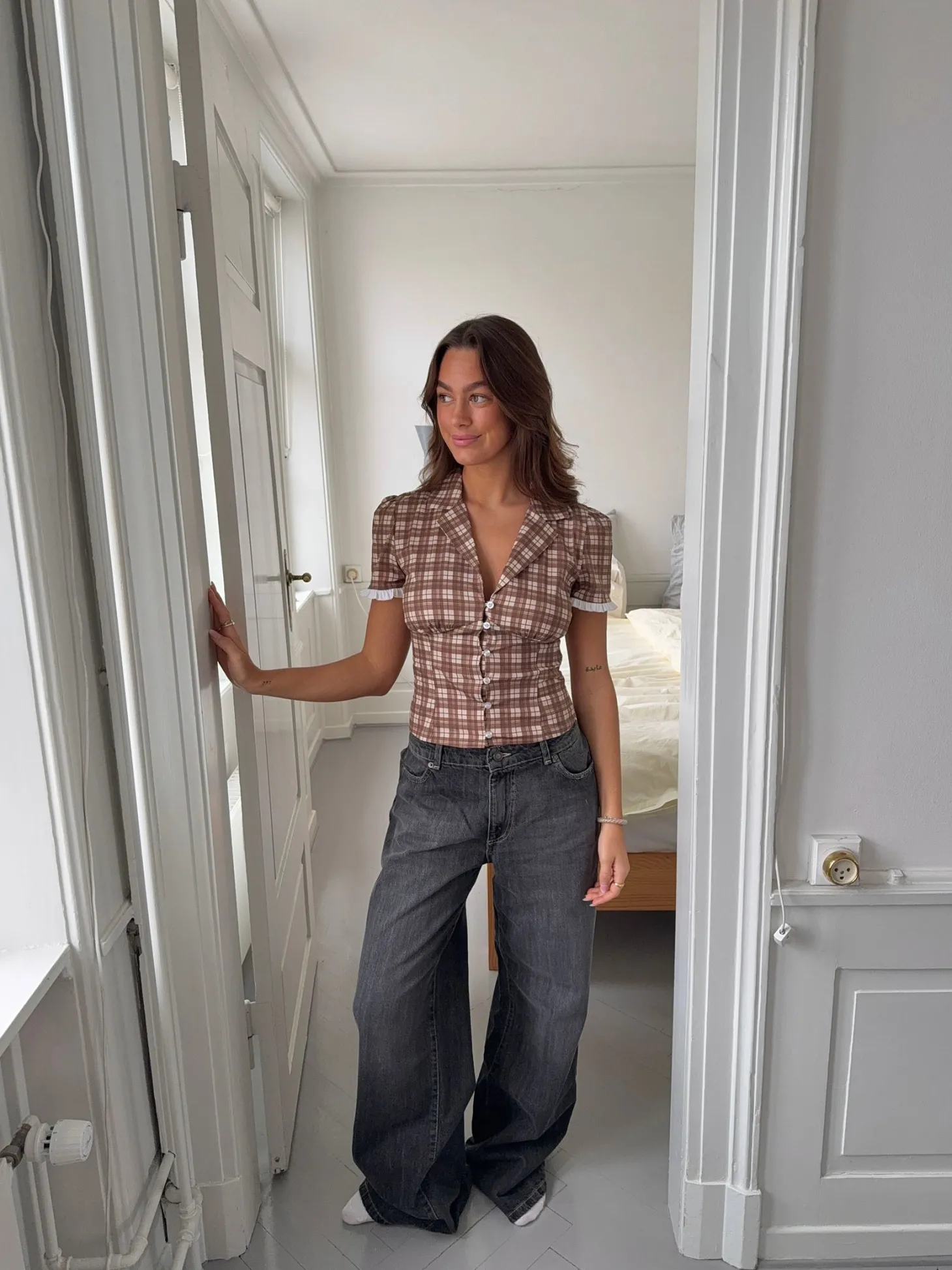 Kassandra figursyet skjorte med tern - Brun/hvid