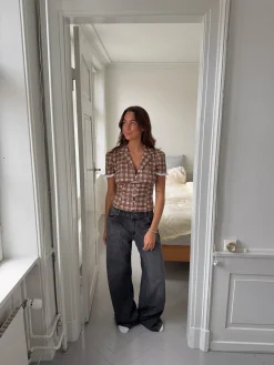 Kassandra figursyet skjorte med tern - Brun/hvid