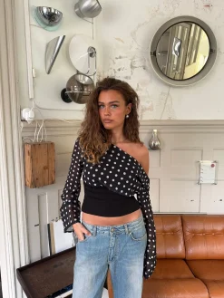 Kimmie langærmet bluse med polkaprikker - Sort/hvid