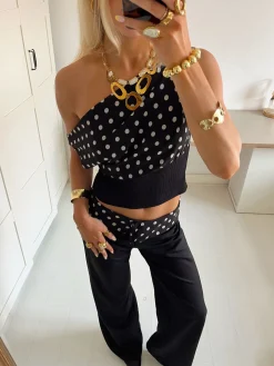 Kimmie top med polkaprikker - Sort/hvid