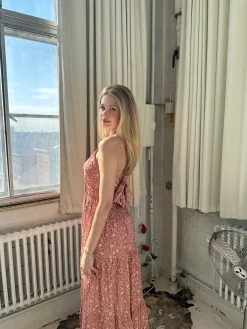 Kimora maxikjole med blomster - lyserød