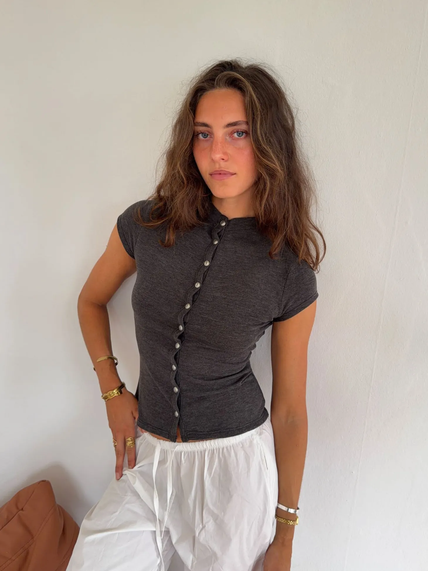 Leonie top med knapper - Grå