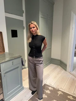 Leonie top med knapper - Sort