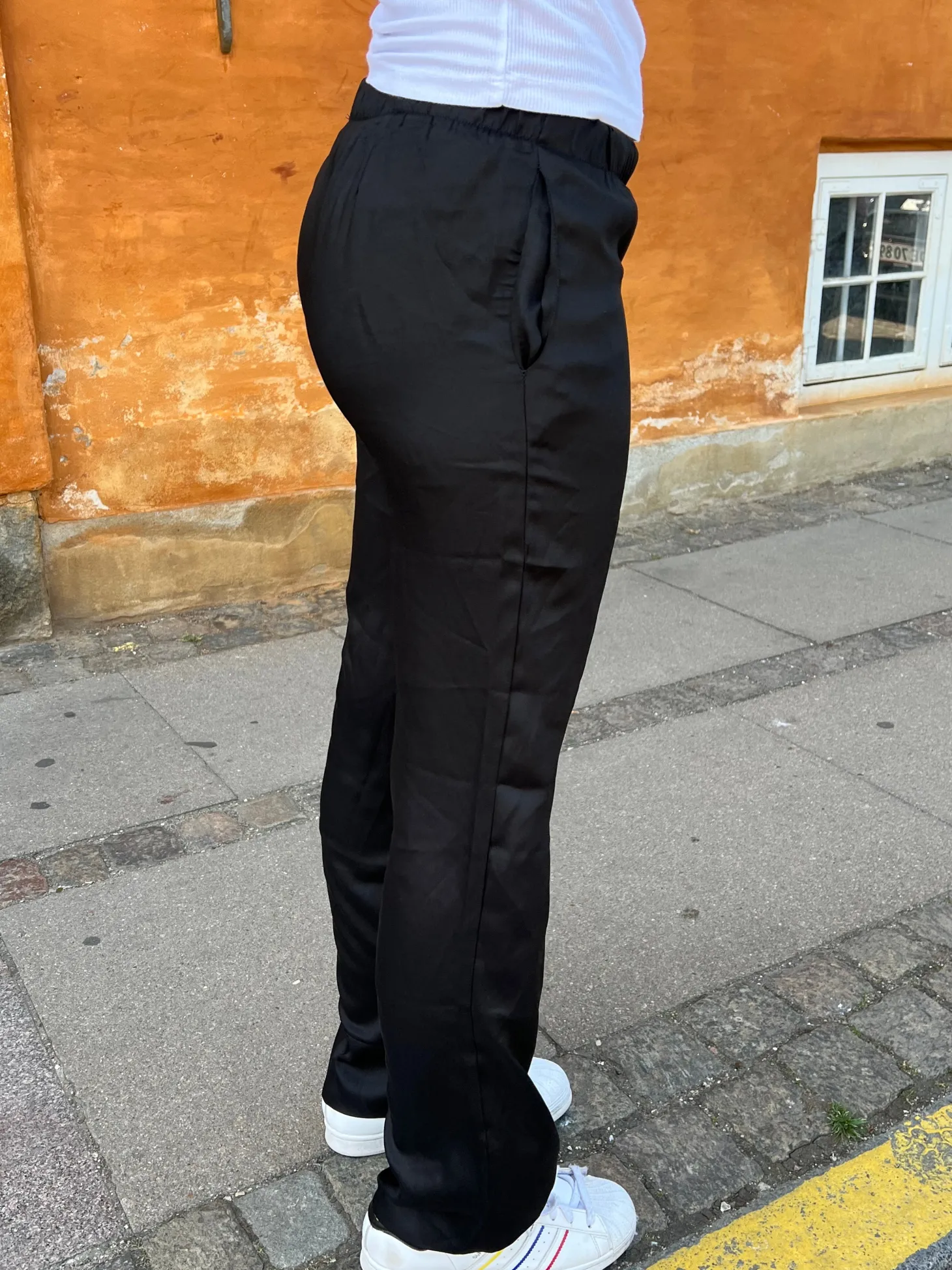 Lona lavtaljede satinbukser - Sort