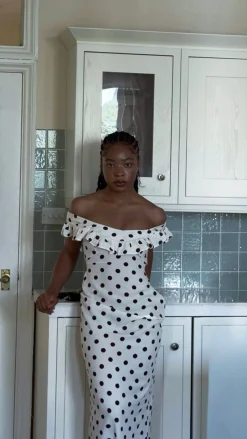 Luna kjole med polkaprikker - Off white/sort
