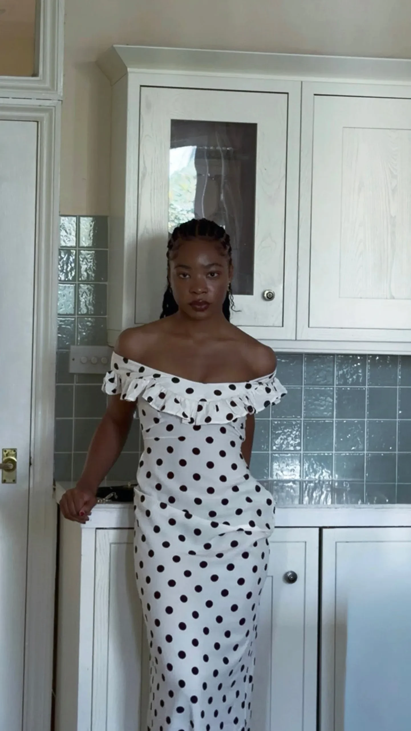Luna kjole med polkaprikker - Off white/sort