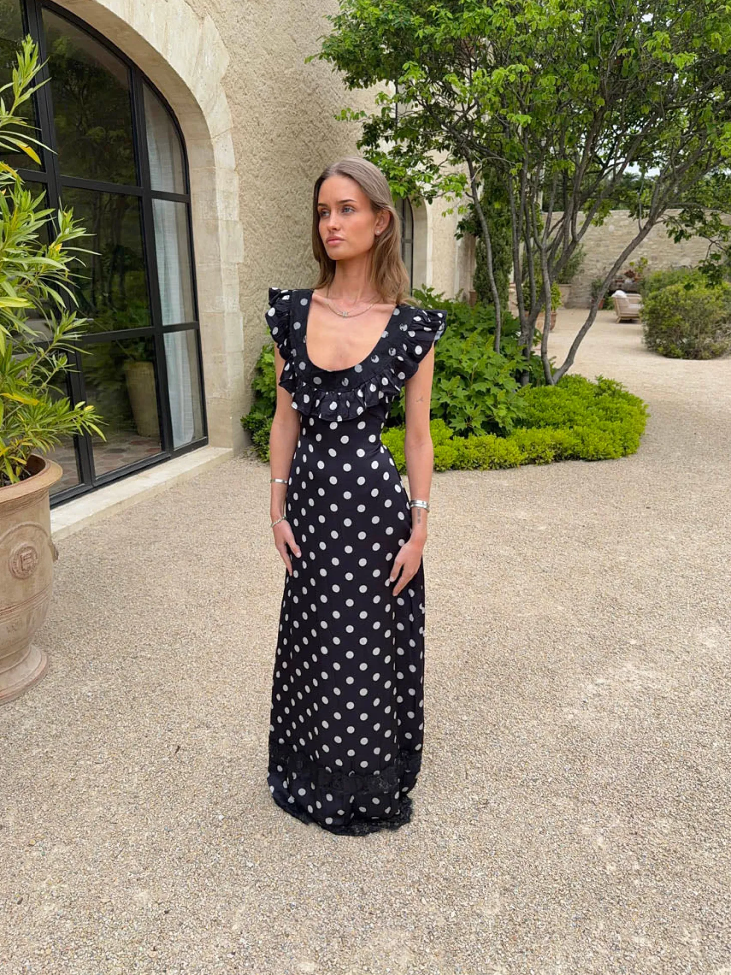 Luvana kjole med polkaprikker - Sort/hvid