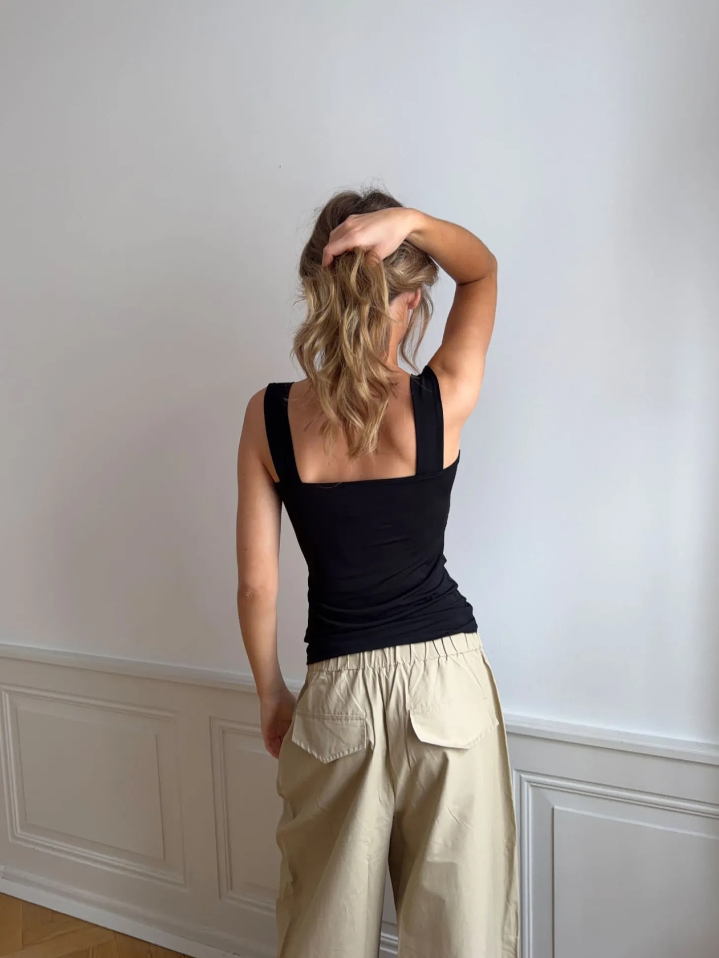 Mandaline tanktop med blondedetalje - Sort