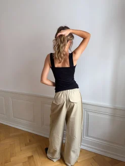 Mandaline tanktop med blondedetalje - Sort