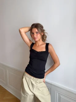 Mandaline tanktop med blondedetalje - Sort