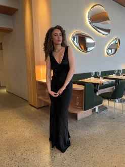 Miana maxi satinkjole - Sort