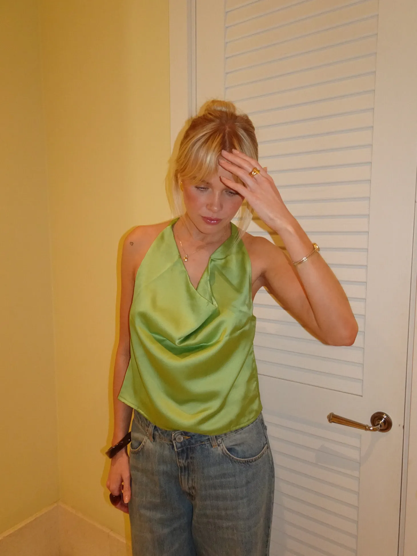 Milena halterneck top i satin - Grøn
