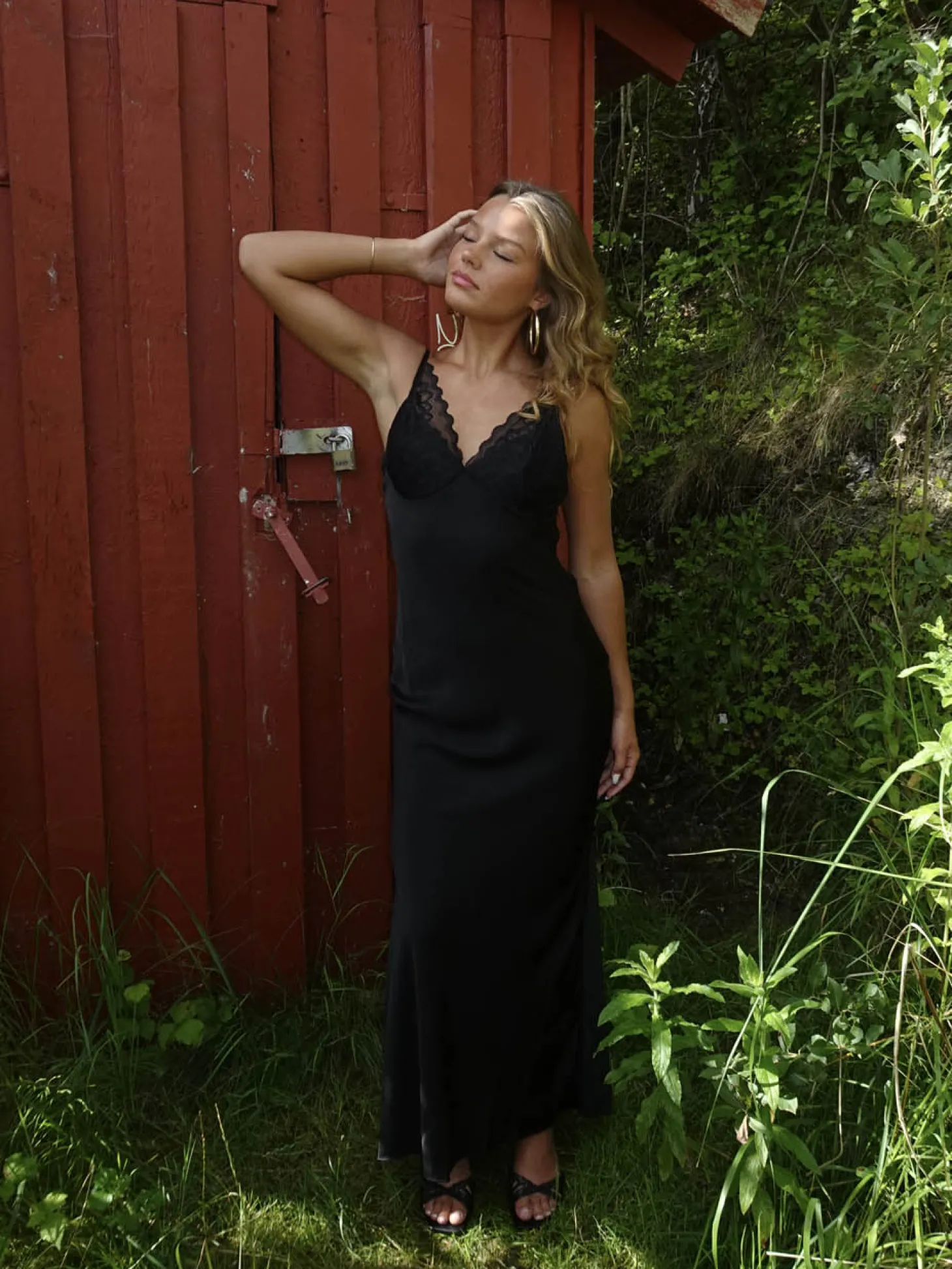 Mirellea kjole med blonder - Sort