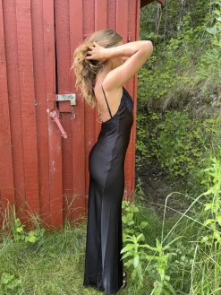 Mirellea kjole med blonder - Sort