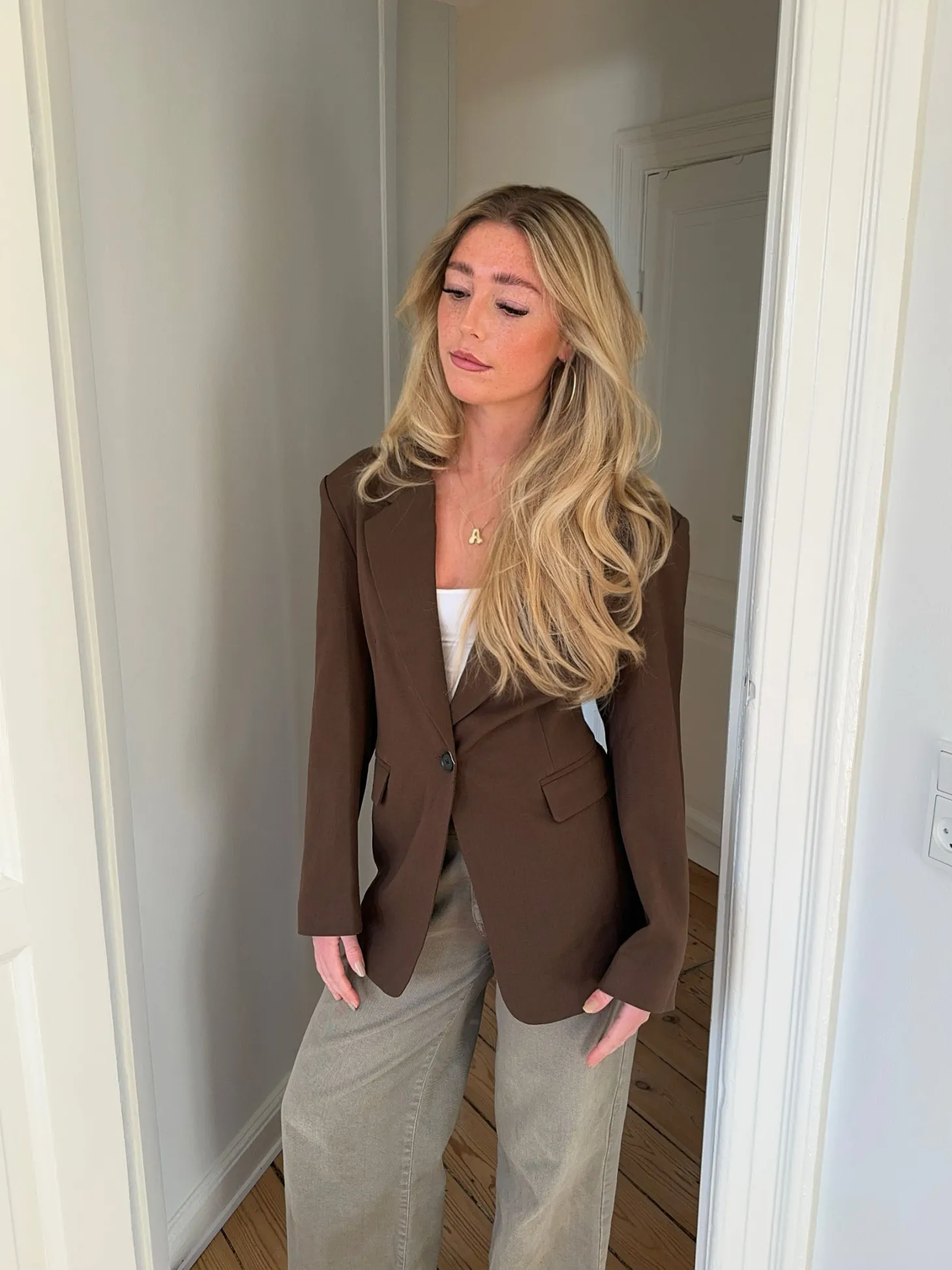 Myna figursyet blazer - Brun