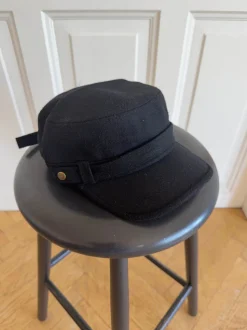 Myra kasket med detaljer - Sort