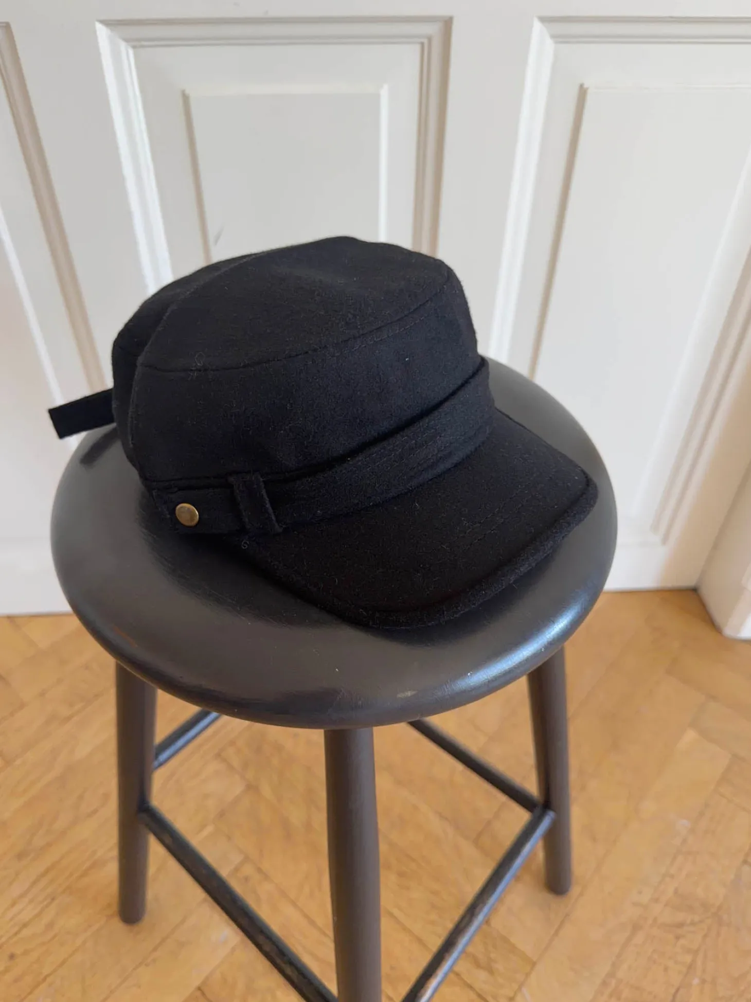 Myra kasket med detaljer - Sort