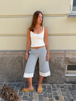 Nanna caprishorts med striber - Hvid/blå