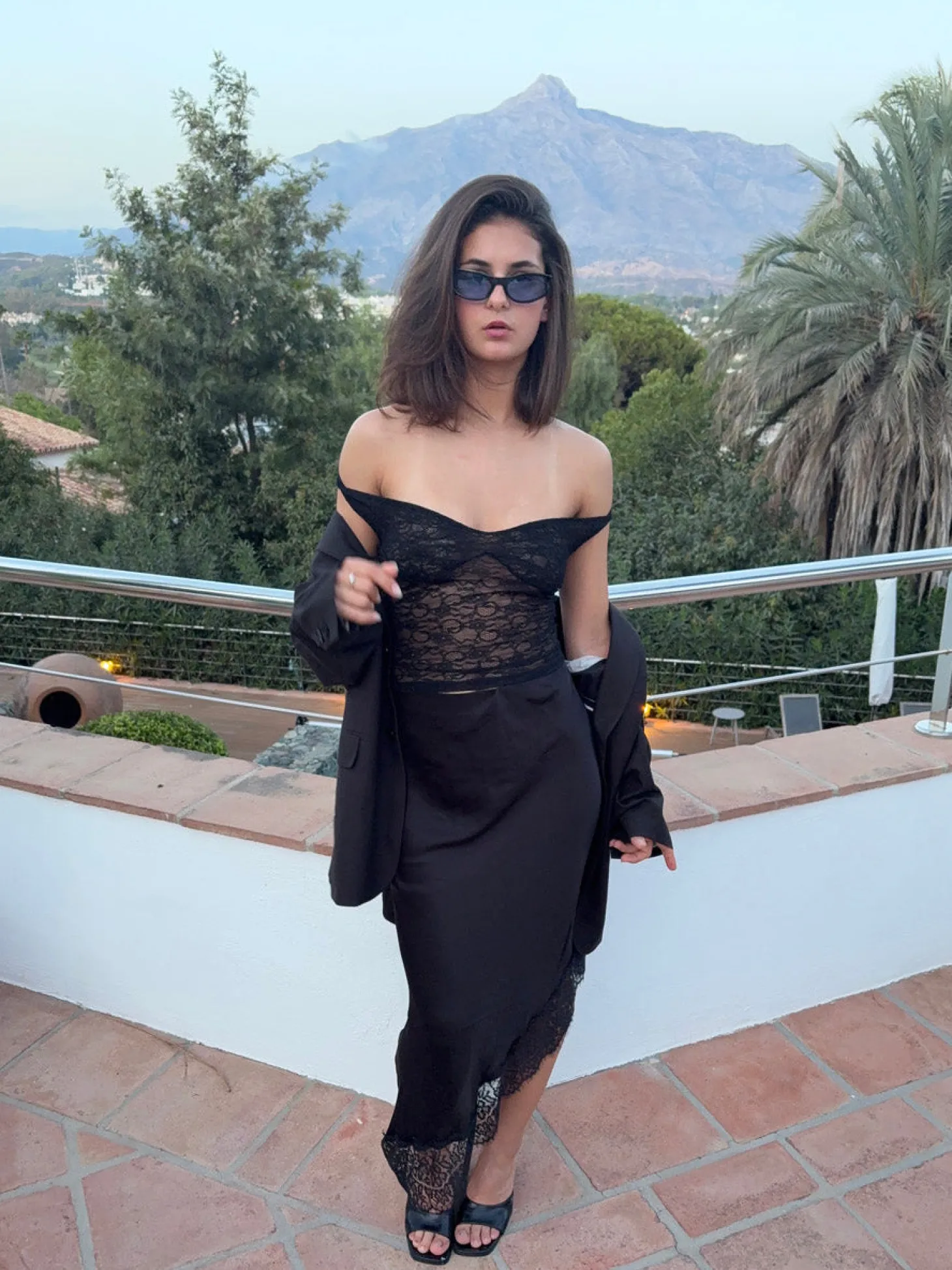 Nicoline off shoulder-top i blonde - Sort