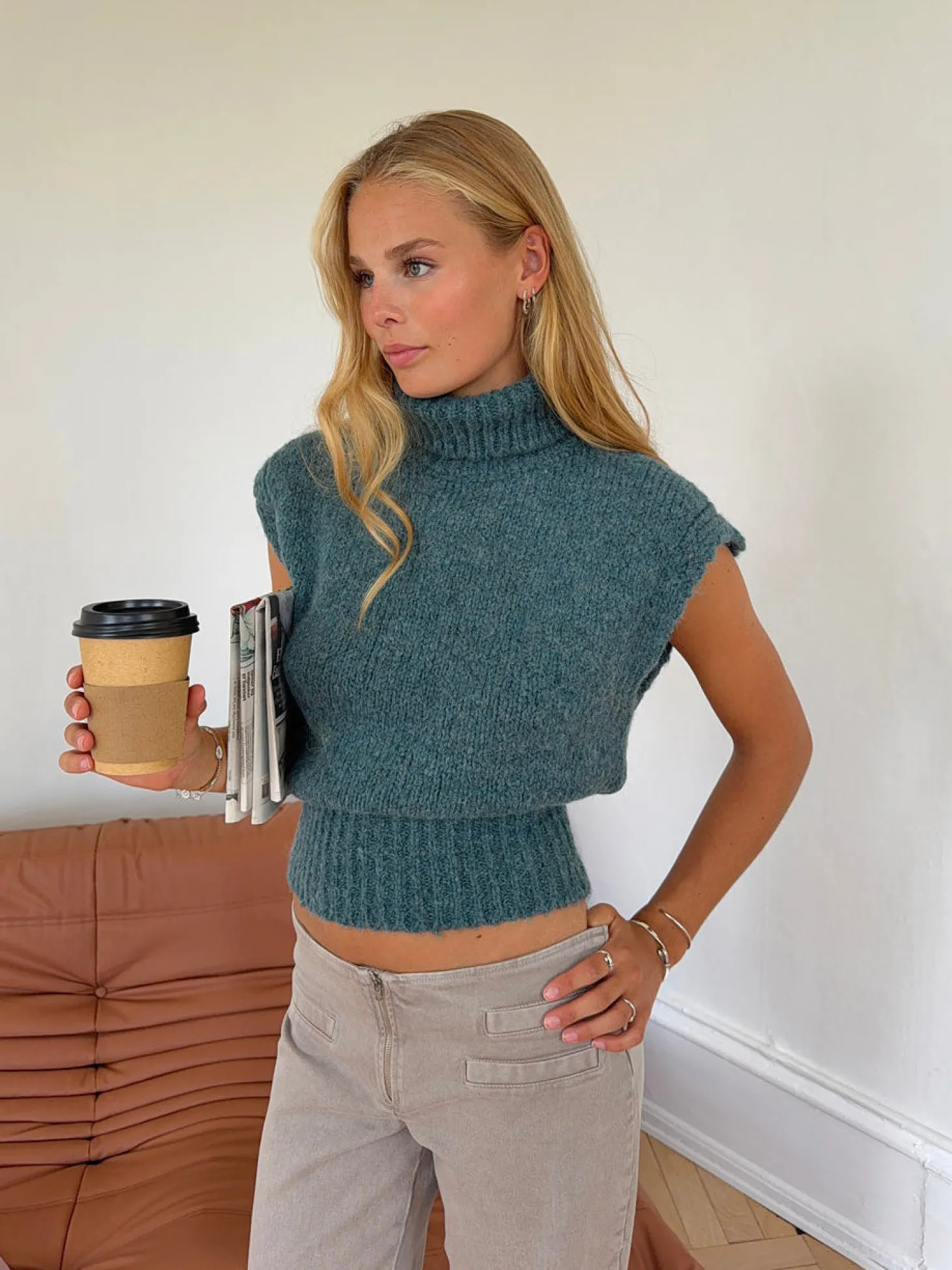 Nivena strikvest med turtleneck - Blå