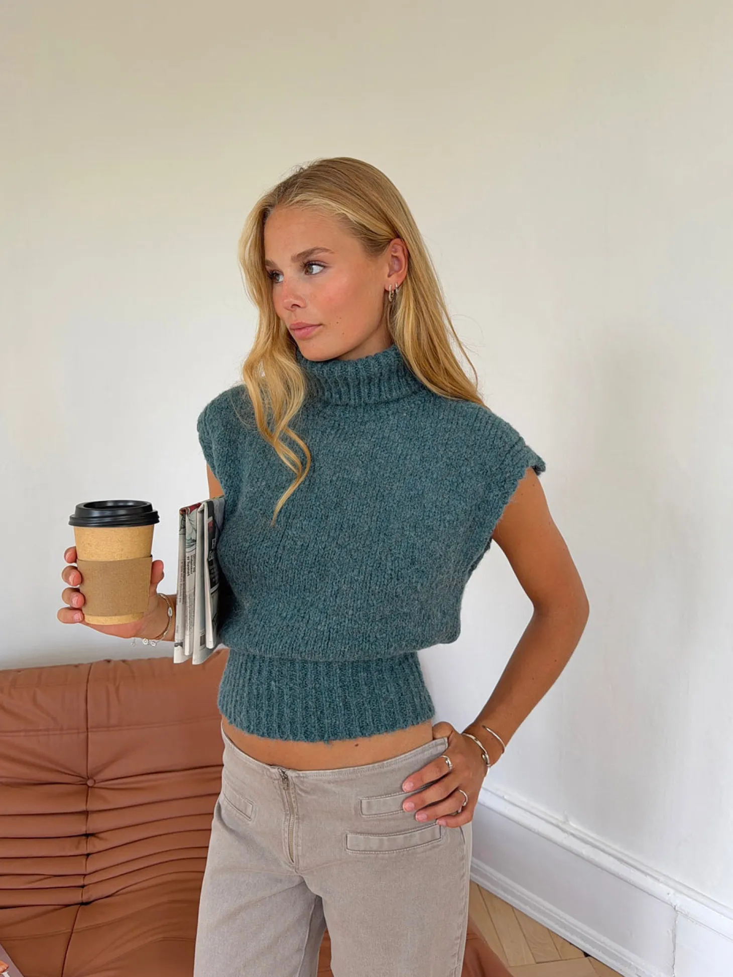 Nivena strikvest med turtleneck - Blå