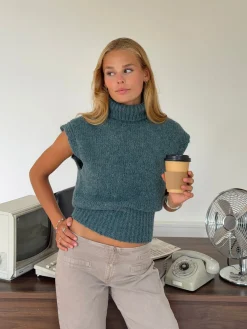 Nivena strikvest med turtleneck - Blå