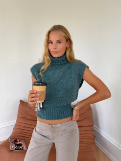 Nivena strikvest med turtleneck - Blå