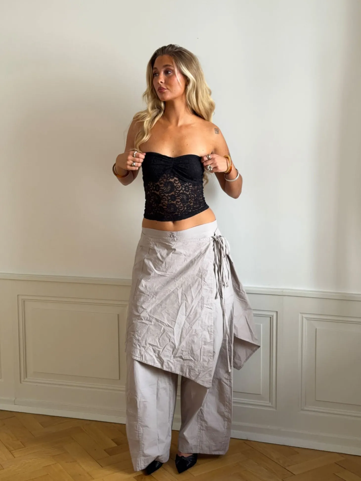 Nora bandeautop i blonder - Sort