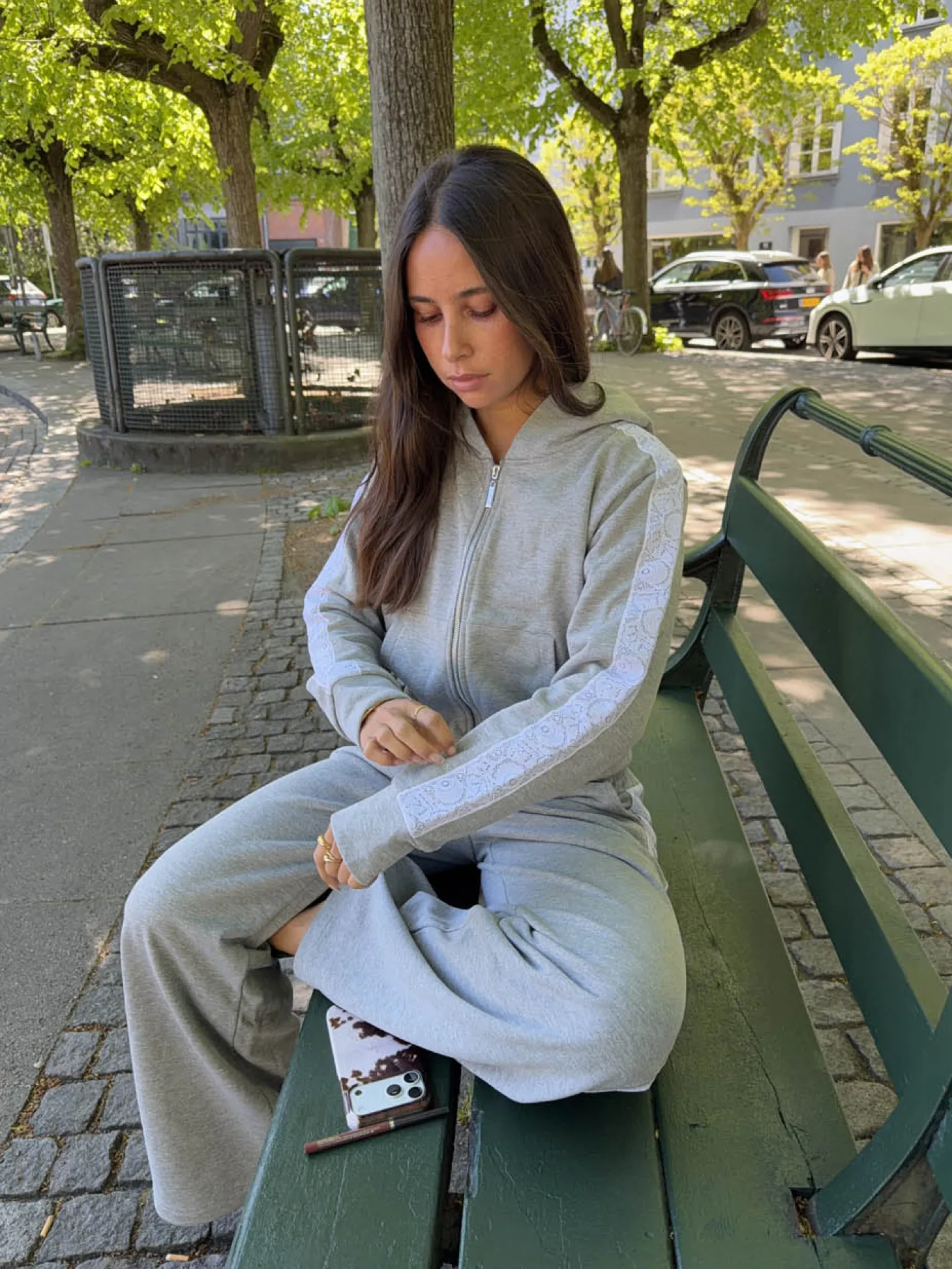 Oba zip hoodie med blonder - Grå/hvid