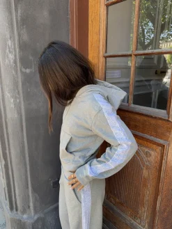 Oba zip hoodie med blonder - Grå/hvid