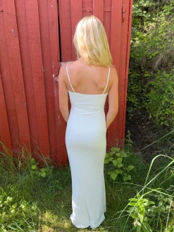 Prisa maxikjole med cut out - Hvid