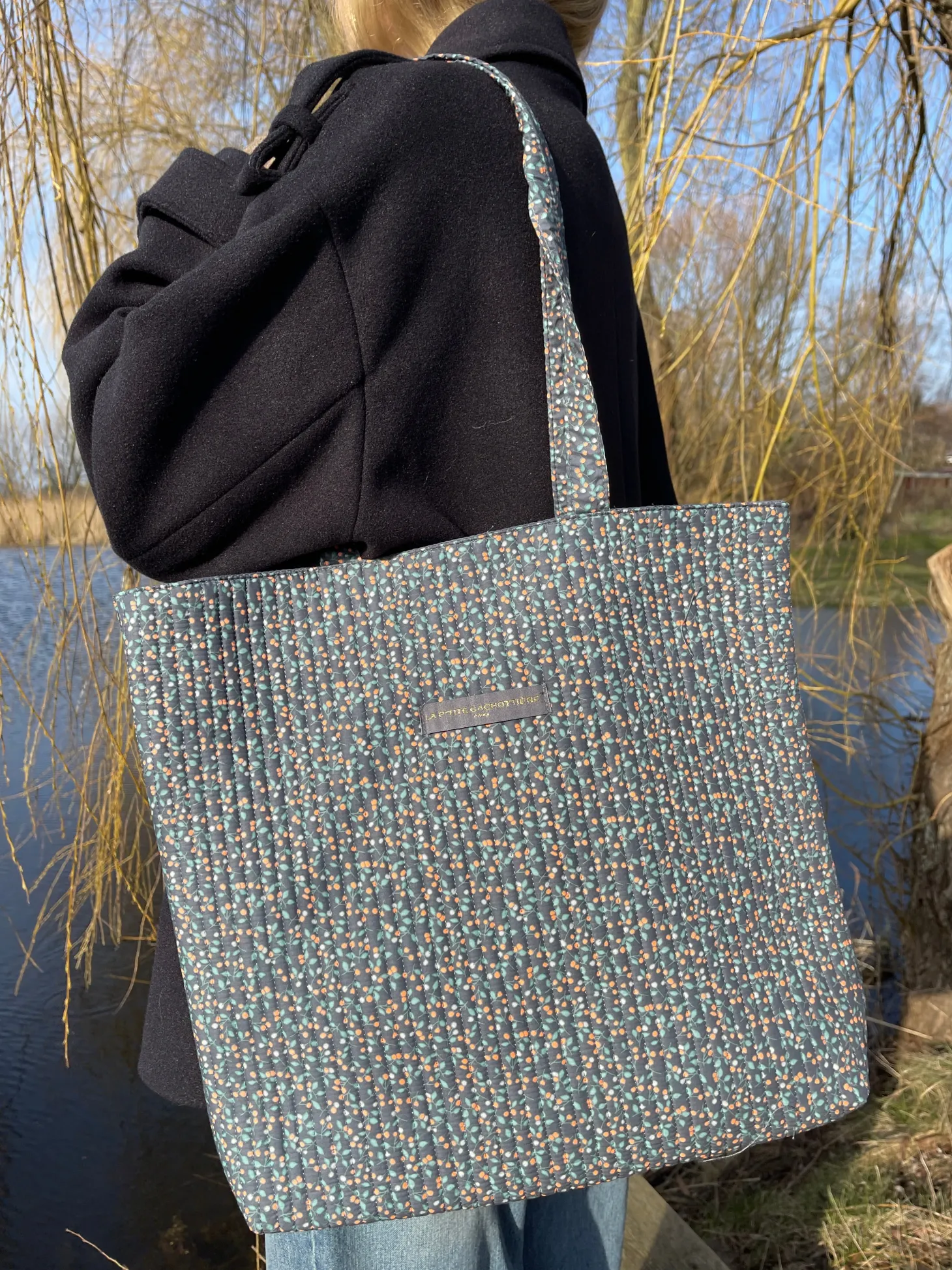 Rhodes net med blomster - navy/grøn