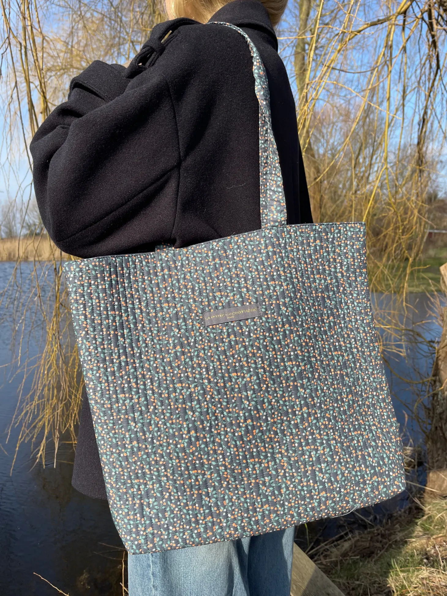Rhodes net med blomster - navy/grøn