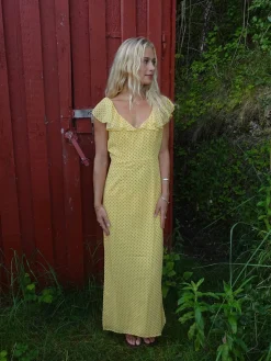 Romilly kjole med små prikker - Gul/sort