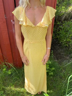 Romilly kjole med små prikker - Gul/sort
