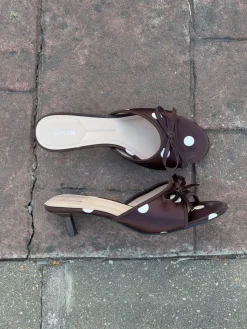 Rosita hæle med polkaprikker - Brun/hvid