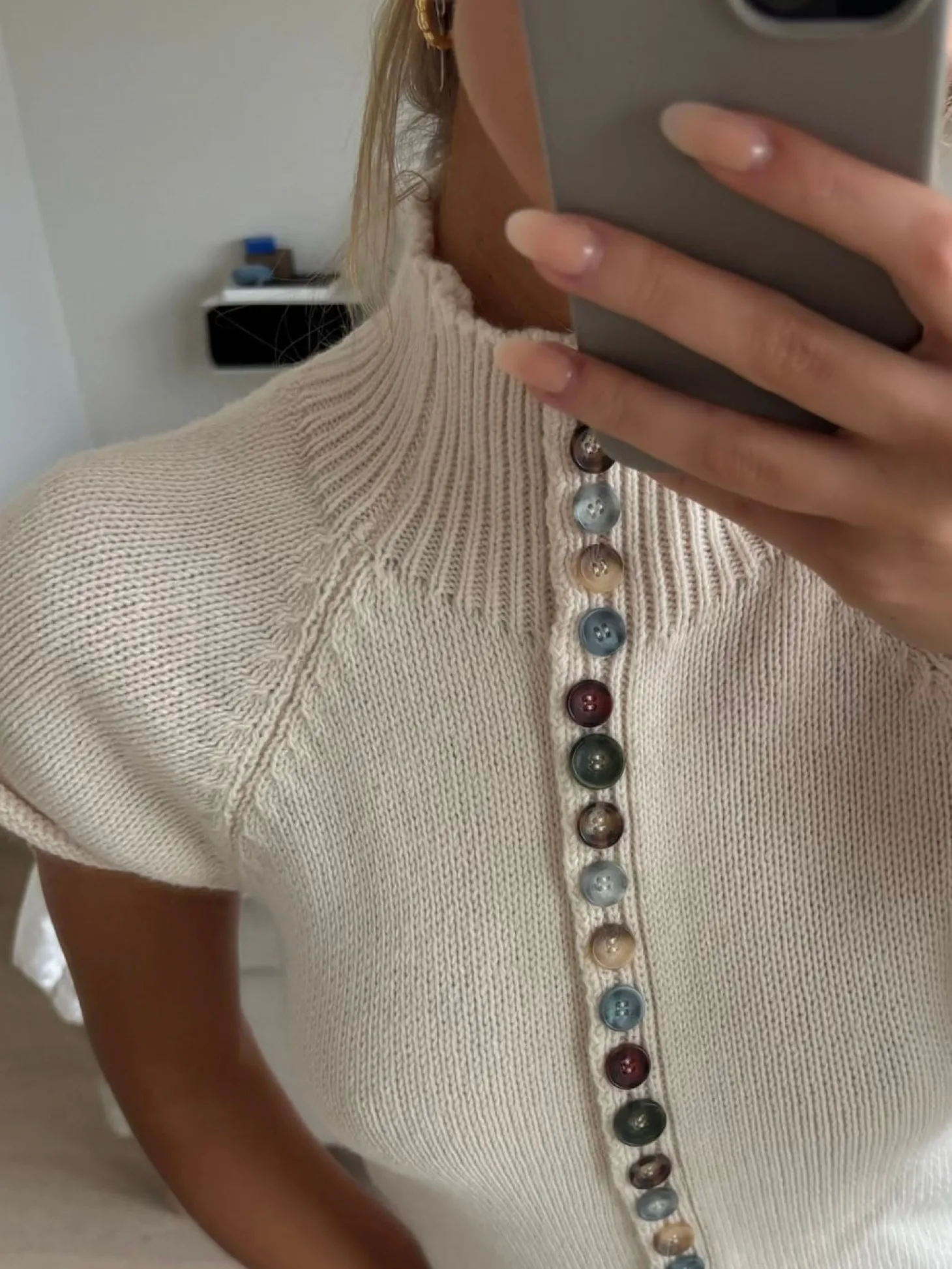 Scandivv kortærmet strik med knapper - Beige/off white