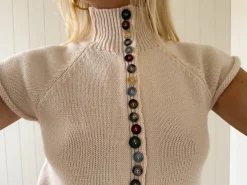 Scandivv kortærmet strik med knapper - Beige/off white