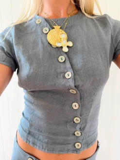 Scandivv t-shirt med asymmetriske knapper - Grå