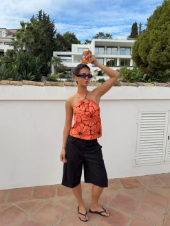 Sibilia top med blomster - Orange/sort