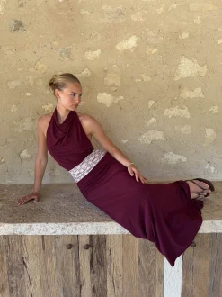 Skyla maxikjole med åben ryg - Bordeaux/pink