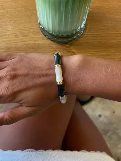 Sola armbånd med striber - Sort/hvid