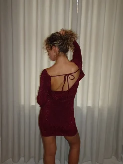 Solange glitterkjole med åben ryg - Rød