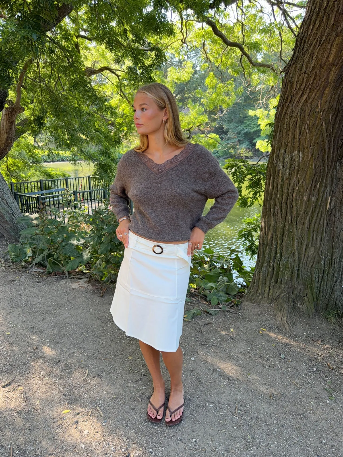 Stina striktrøje med blonder - Brun